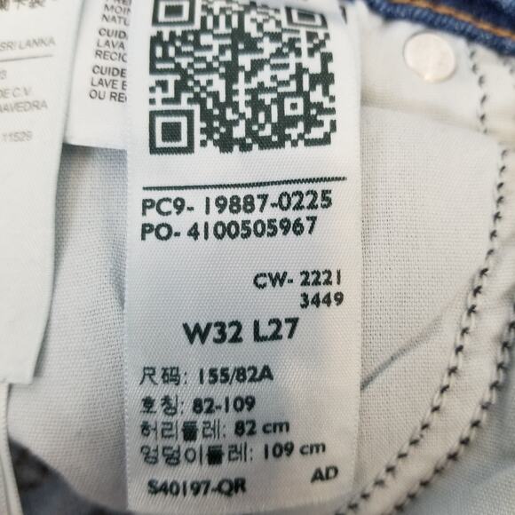 Levi's Women's Ankle Cropped Boyfriend Jeans Medium Wash Size 32 / 14 - Picture 8 of 9